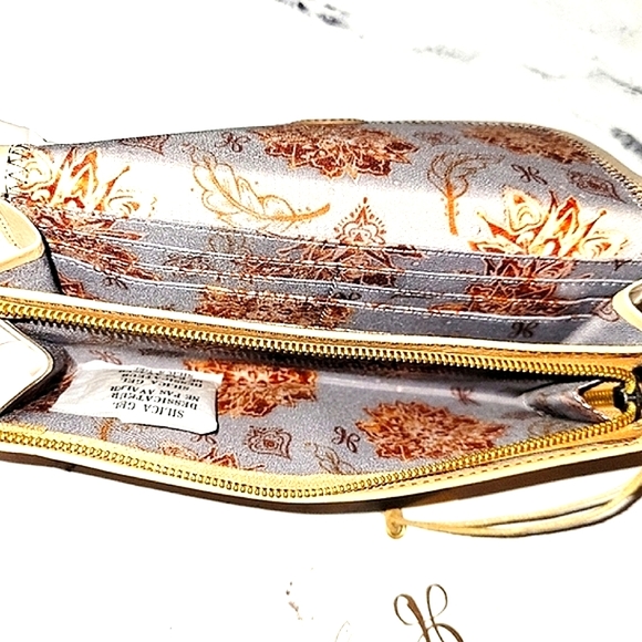HOBO NWT Rare Leather Wallet Color Parchment with Wanderlust Lining - Picture 5 of 8